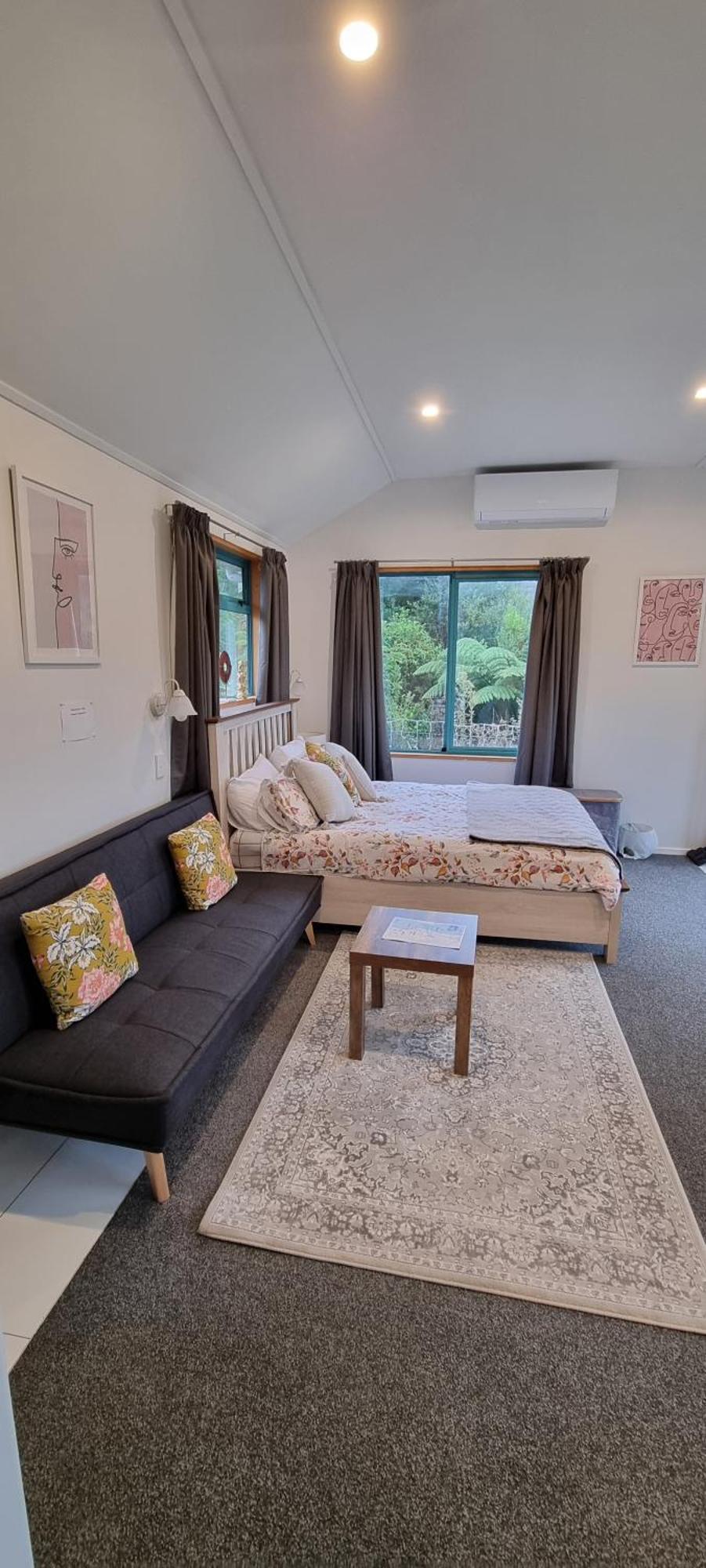 Hilltop View Nikau Valley Holiday home *